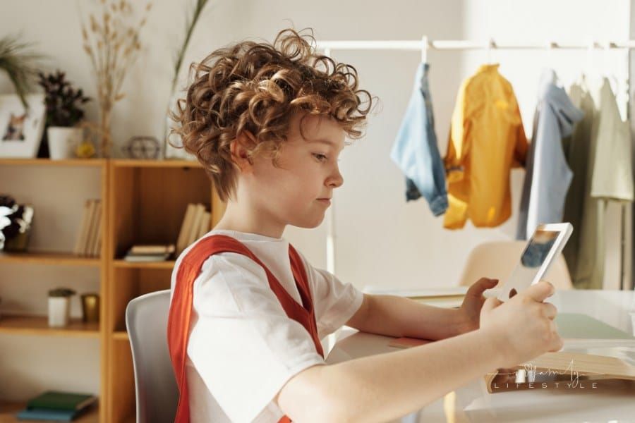 6 Possible Reasons Why Your Kids Are Often Distracted