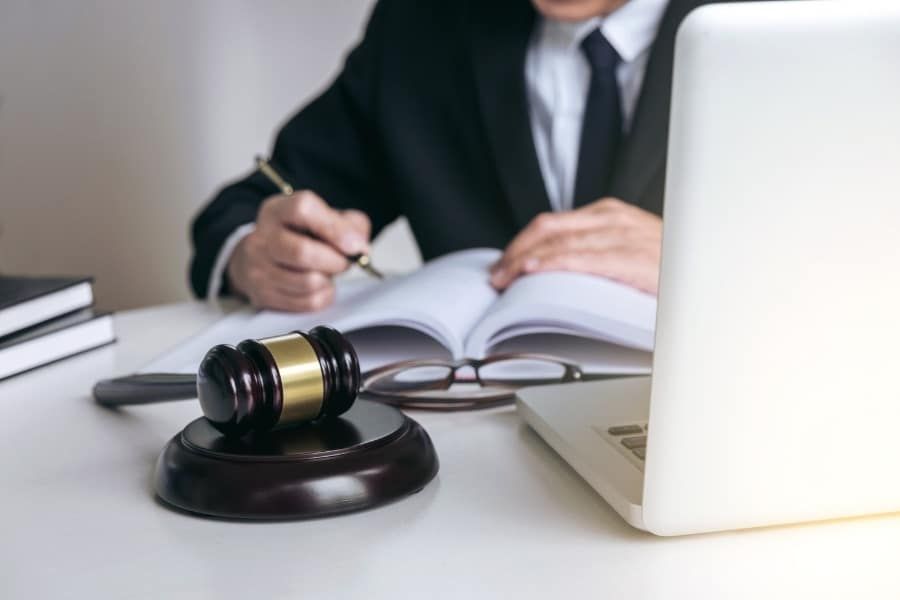 4 Reasons to Get a Lawyer if You Are at Fault for a Car Collision