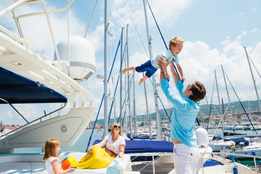 4 Reasons to Rent a Yacht for Your Summer Vacation