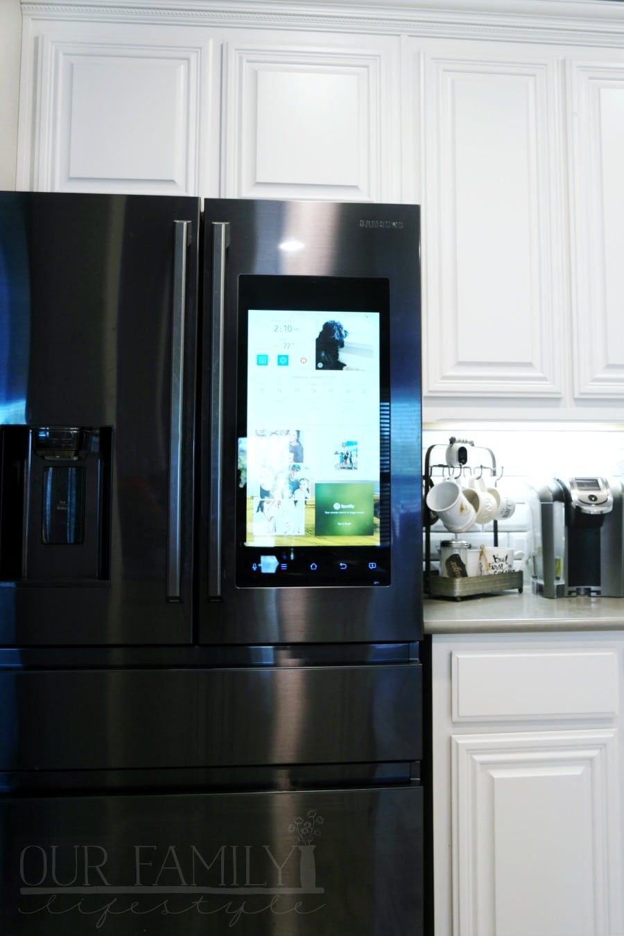 Make the Kitchen the Center of Your Home with Samsung Family Hub