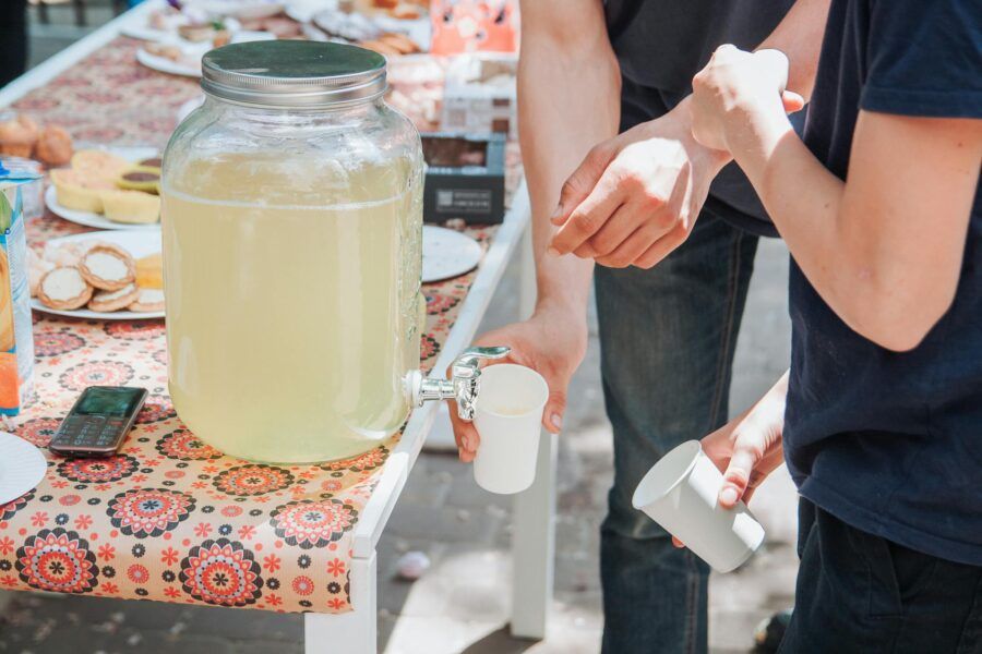 How to Plan a Stress-Free Family Reunion: Tips for Hiring Caterers