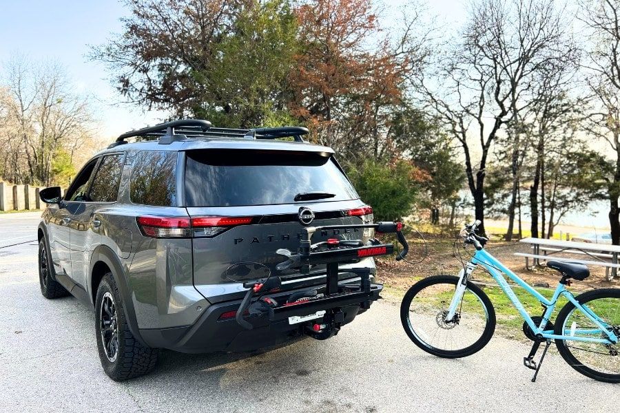 2024 Nissan Pathfinder with Yakima® RidgeBack 4 Hitch Mount Bike Rack
