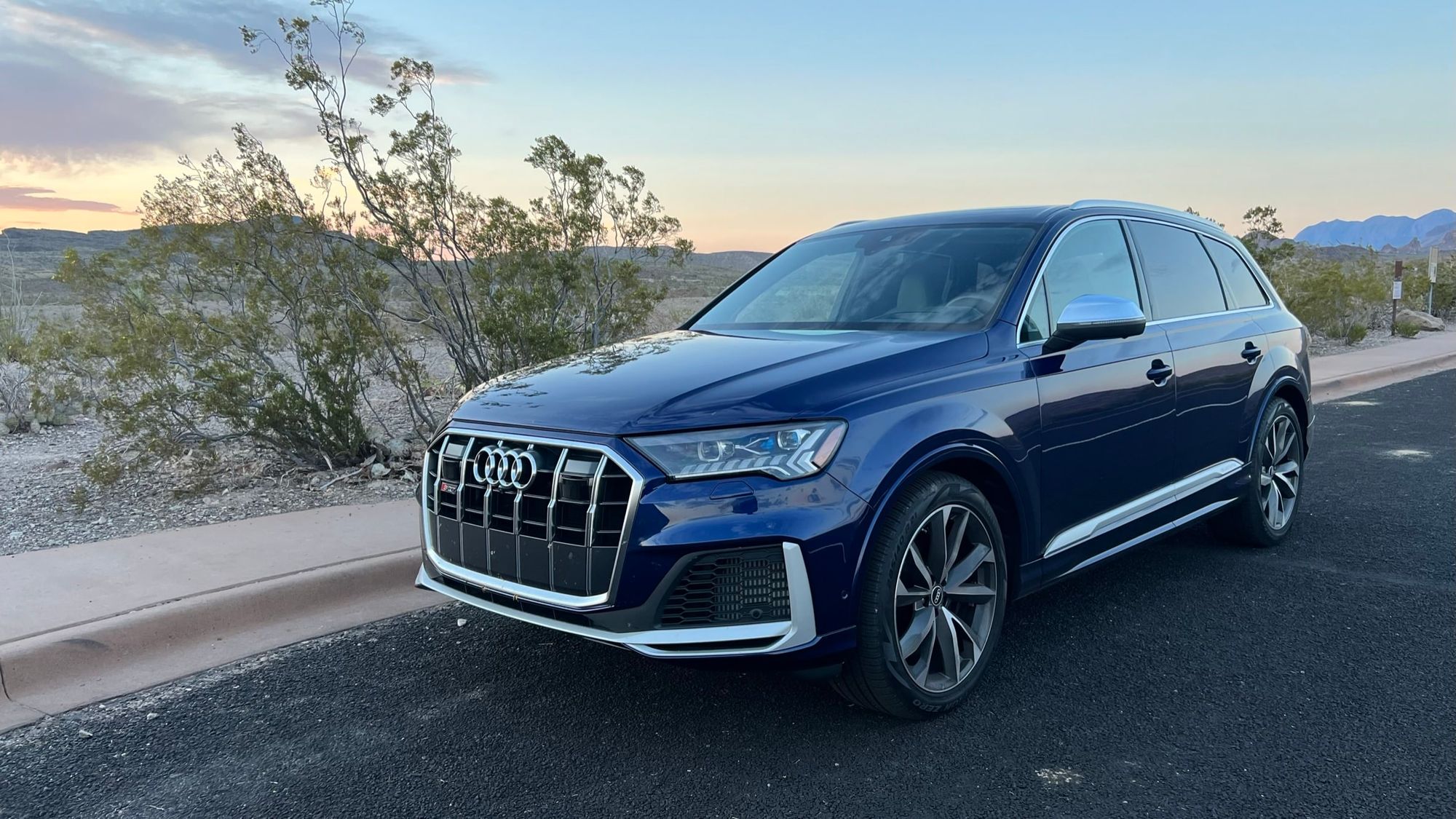 Audi SQ7 Prestige full size suv
