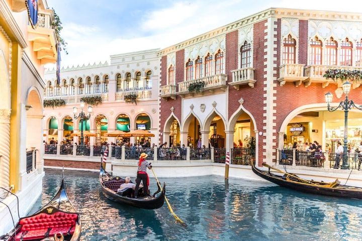 Venetian Hotel in Las Vegas gondola rides