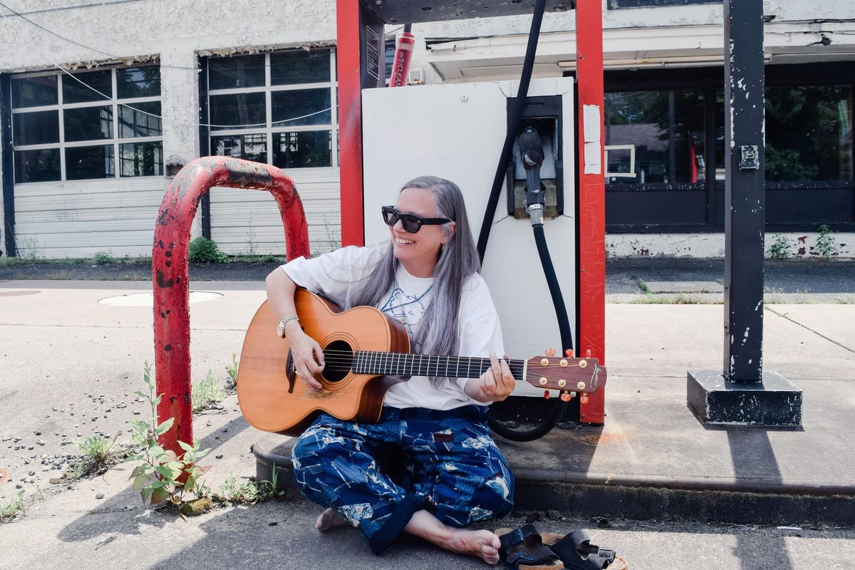 PREMIERE: Jennie Arnau Returns on "Back to Carolina"