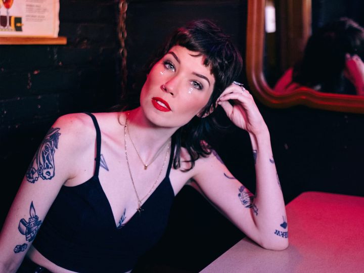 PREMIERE: Reilly Downes Invents New Wave Honky Tonk on "Dog Days"