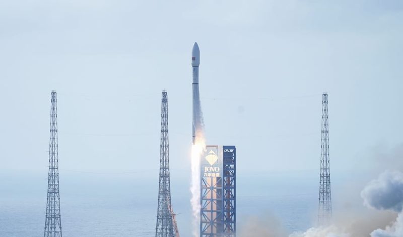 Long March 12 launches 25th low-orbit satellite group