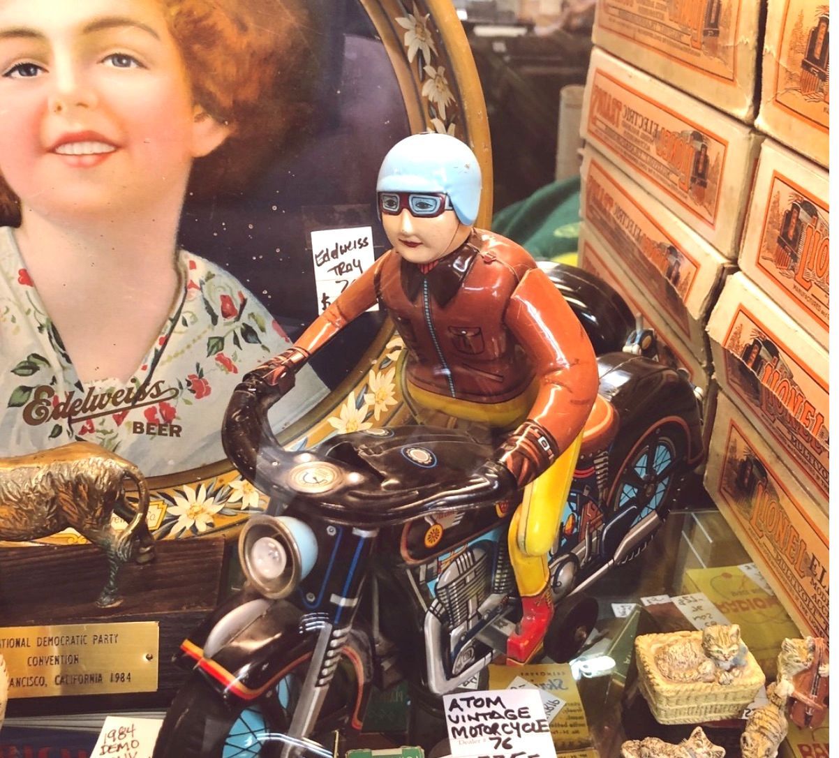 Shopping Antiques Malls