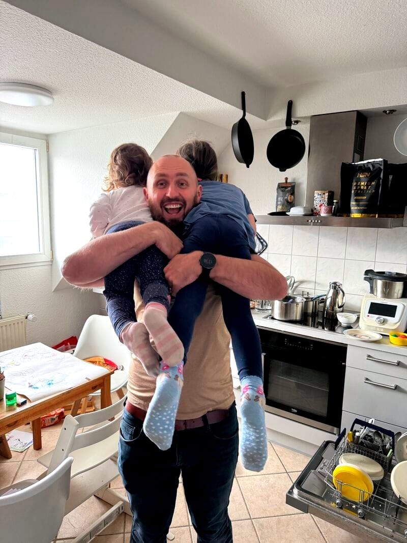 Papa mit 2 Kindern