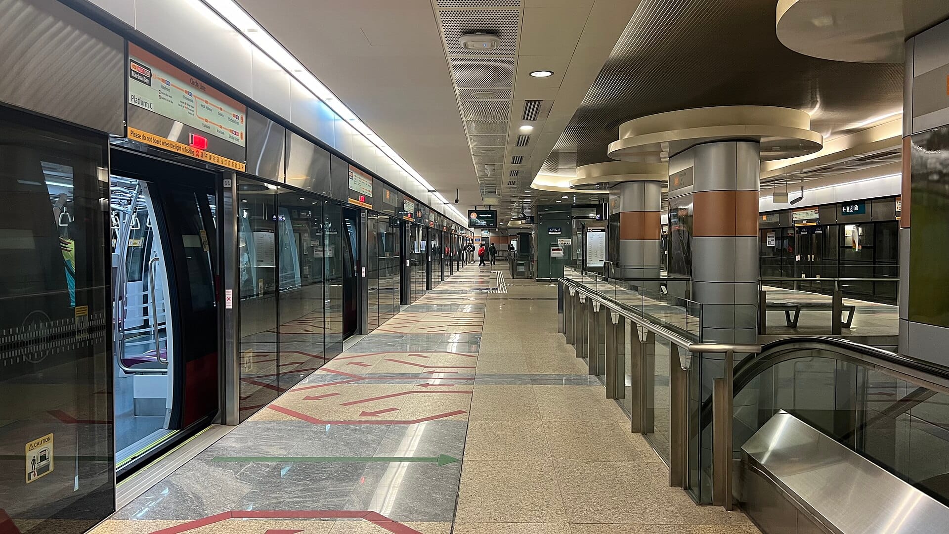 Platform of Marina Bay MRT station on the Circle Line in Singapore