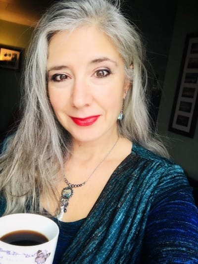 Roxanne Lynch Facebook profile showing how women can create income online from home using social media and keywords