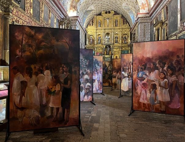 Une partie de l'exposition de Juliana Ríos Martínez dans le musée église de Santa Clara a Bogotá en Colombie.