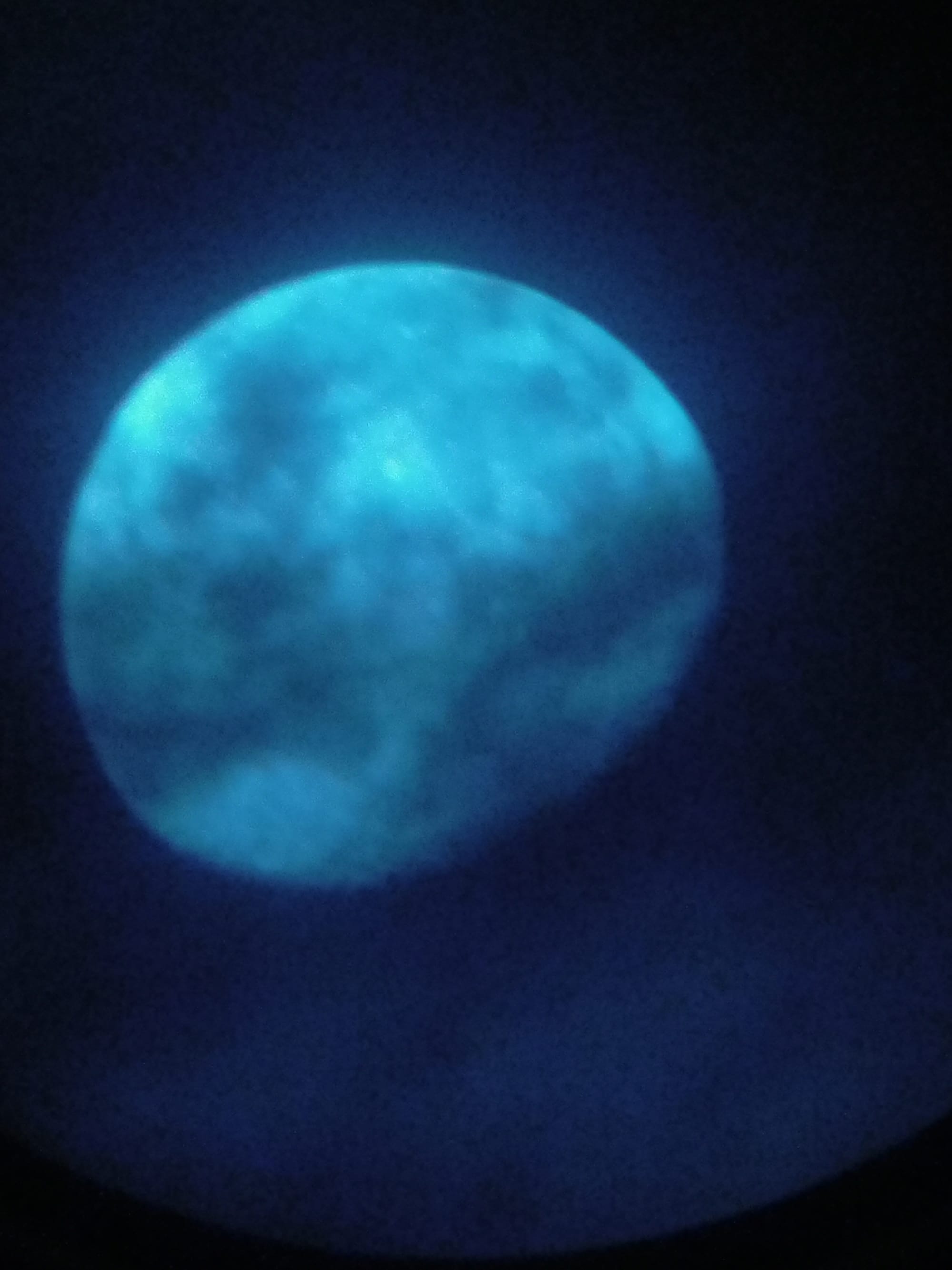 Photo d'une lune bleue dans le désert de la Tatacoa dans le département du Huila en Colombie