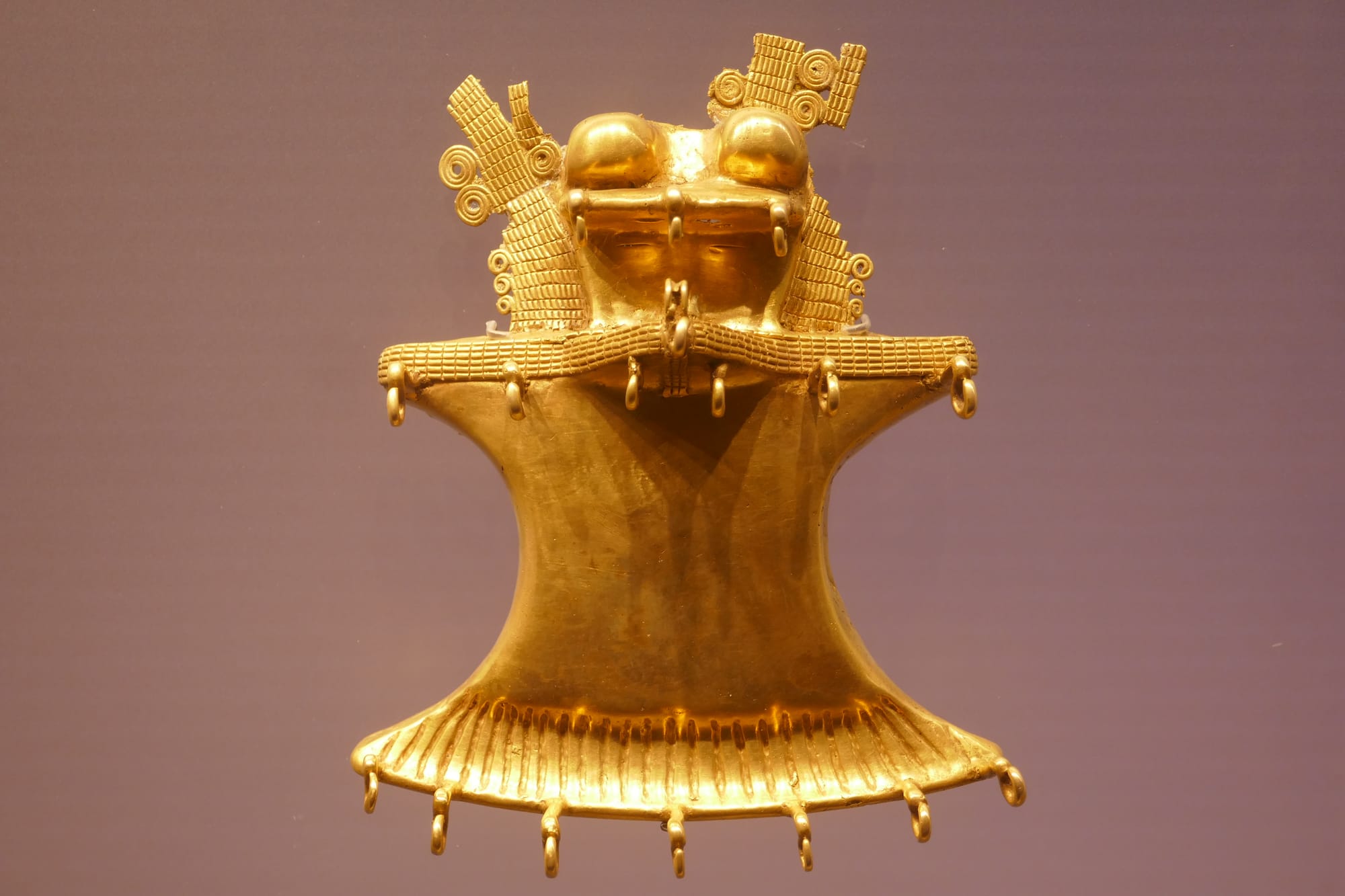 Pendentif en or au musée de l'or de Quimbaya dans la région d'Armenia en Colombie.