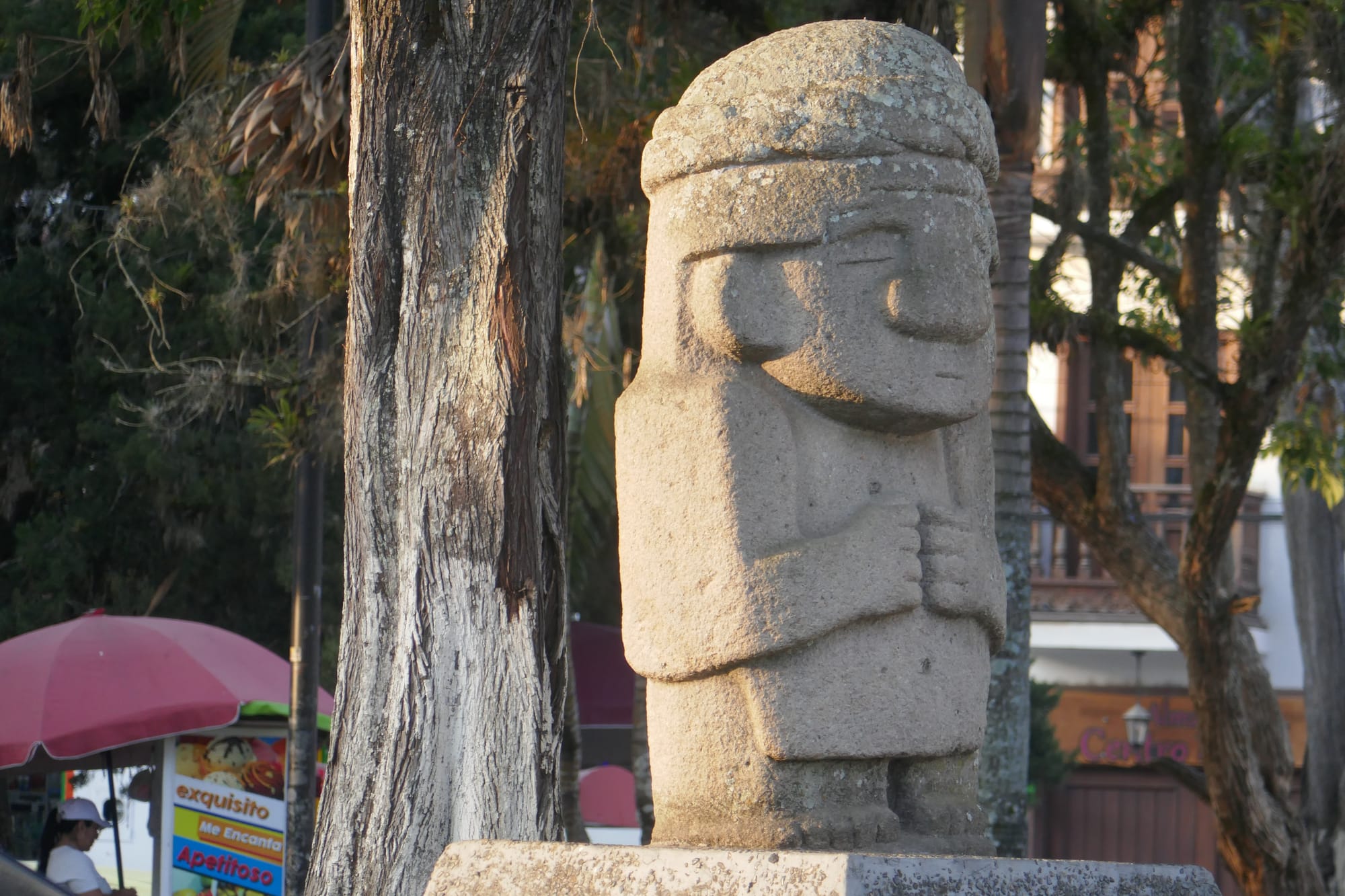 Reproduction d'une statue du parc archéologique de San Agustín dans la ville de San Agustín en Colombie