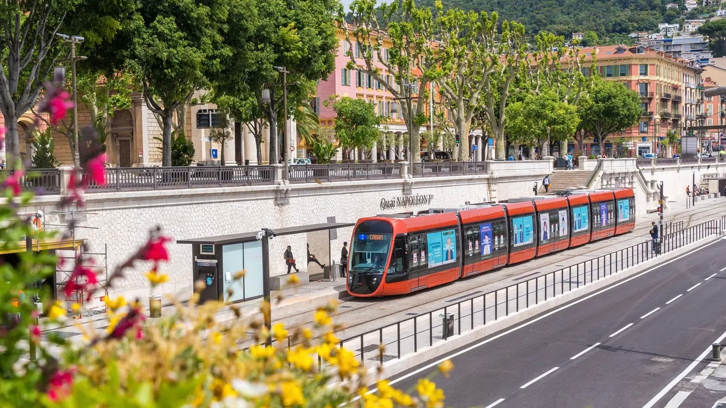 Pay dispute threatens repeated strike action on Nice's tram and bus network