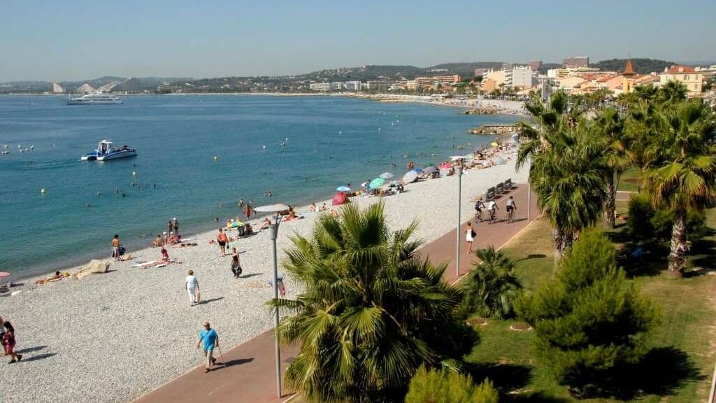 State moves to clear 50 tonnes of debris from abandoned fish farm off Cagnes-sur-Mer