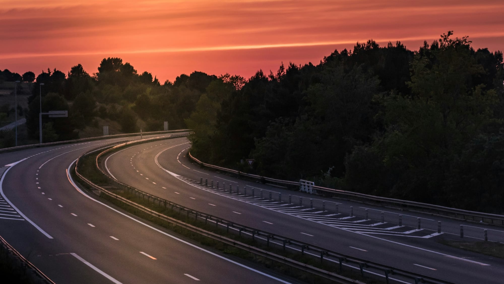 Wrong-way motorcyclist killed on A8 near Saint-Laurent-du-Var in early morning collision