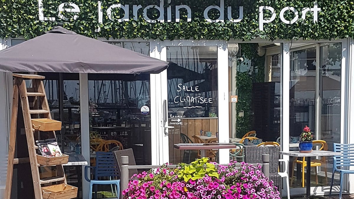 Golfe-Juan restaurateur punched by driver while crossing street mid-service