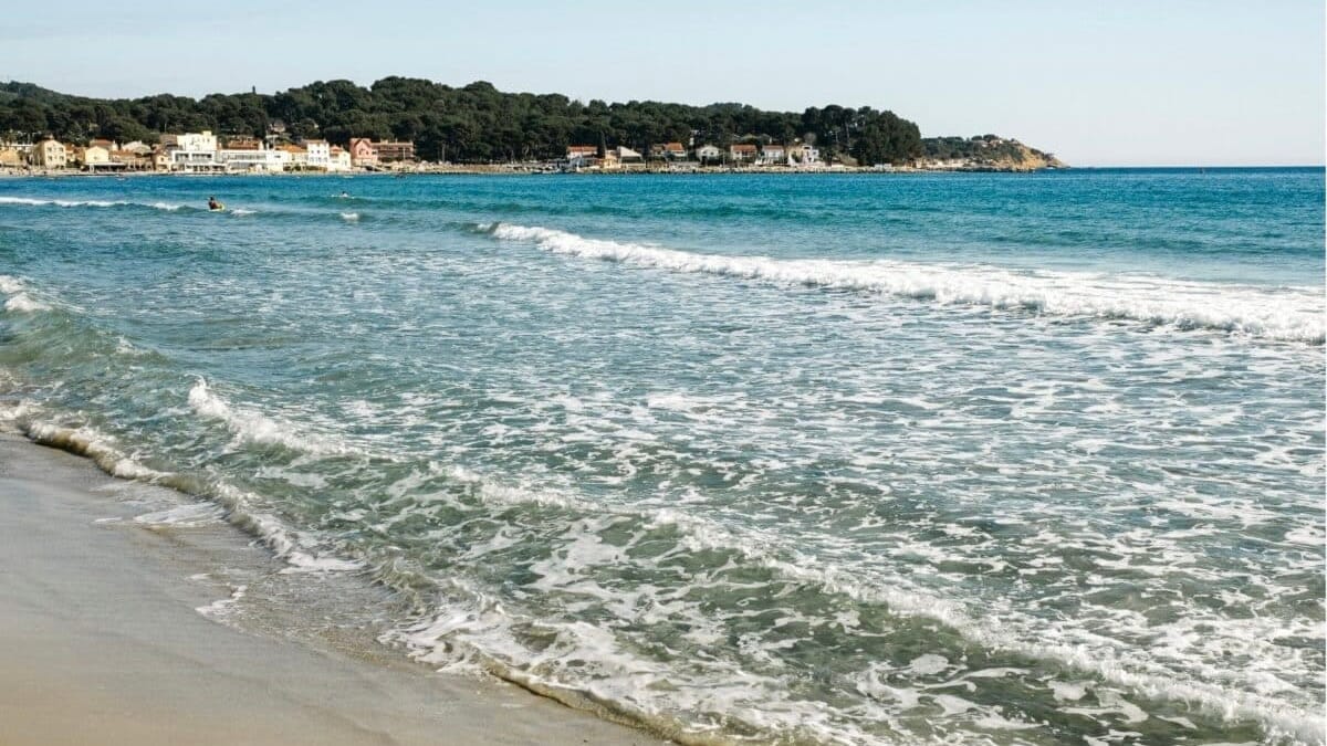 Menton bystander pulls Moldovan tourist from the sea after morning swim turns dangerous