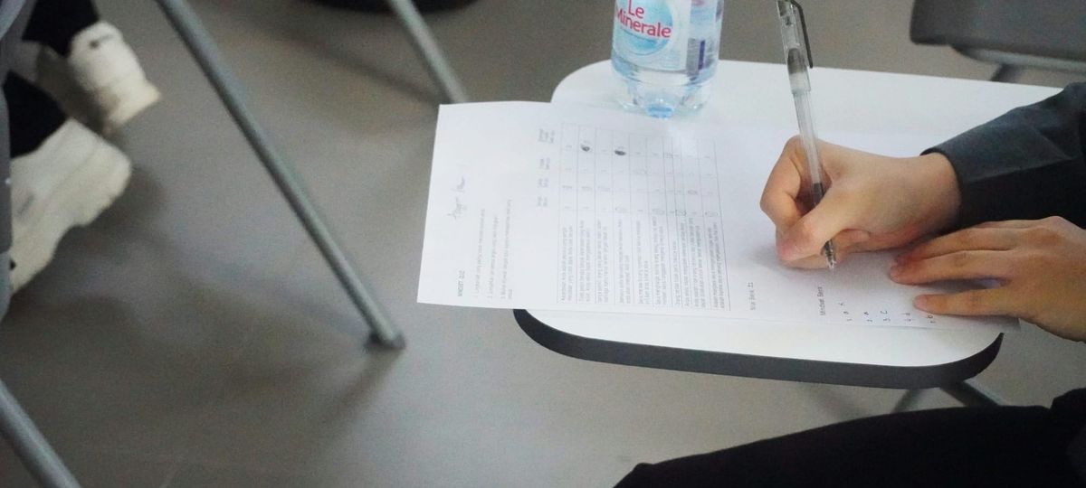 O paradoxo da IA nos estudos: por que quem mais usa vai pior na prova fechada