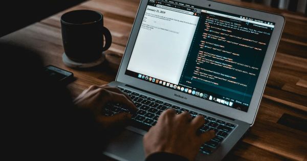 IA para cursos de tecnologia: como escalar ensino técnico sem perder a profundidade do raciocínio