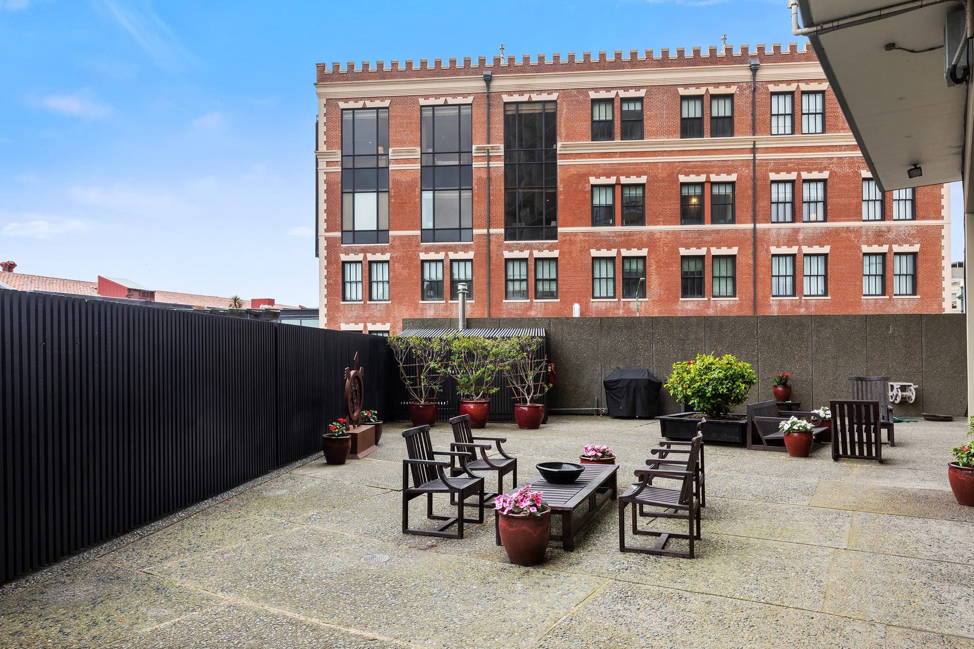 The courtyard at Fontana East