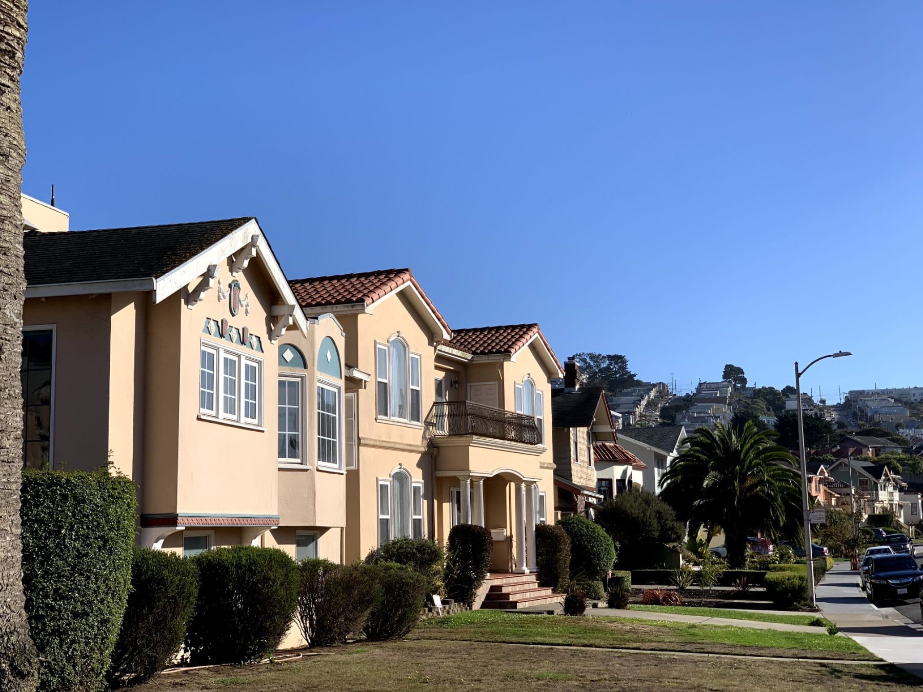 Detached homes with front lawns in Ingleside Terraces