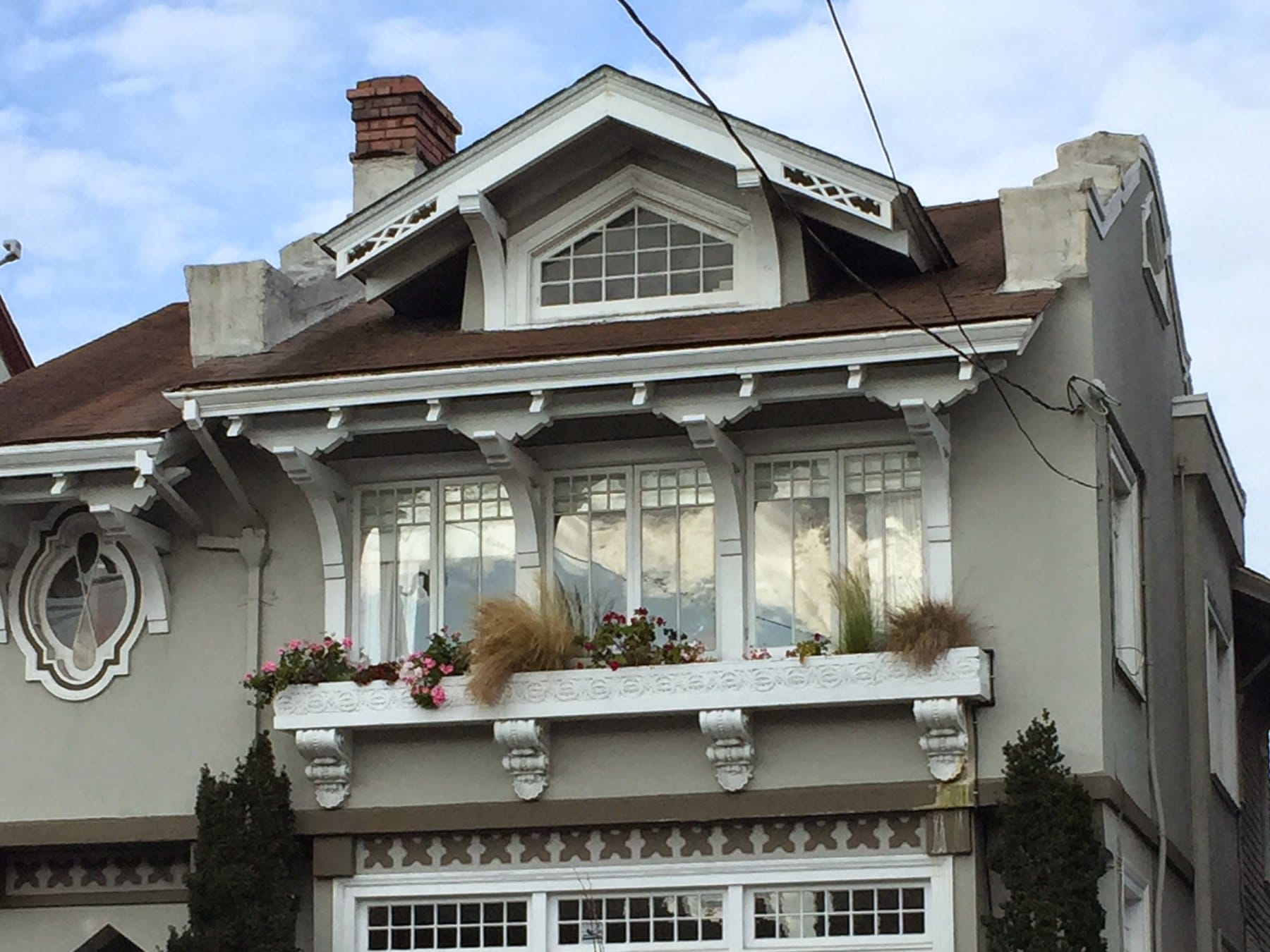 Ornate bay windows on an Inner Richmond Edwardian