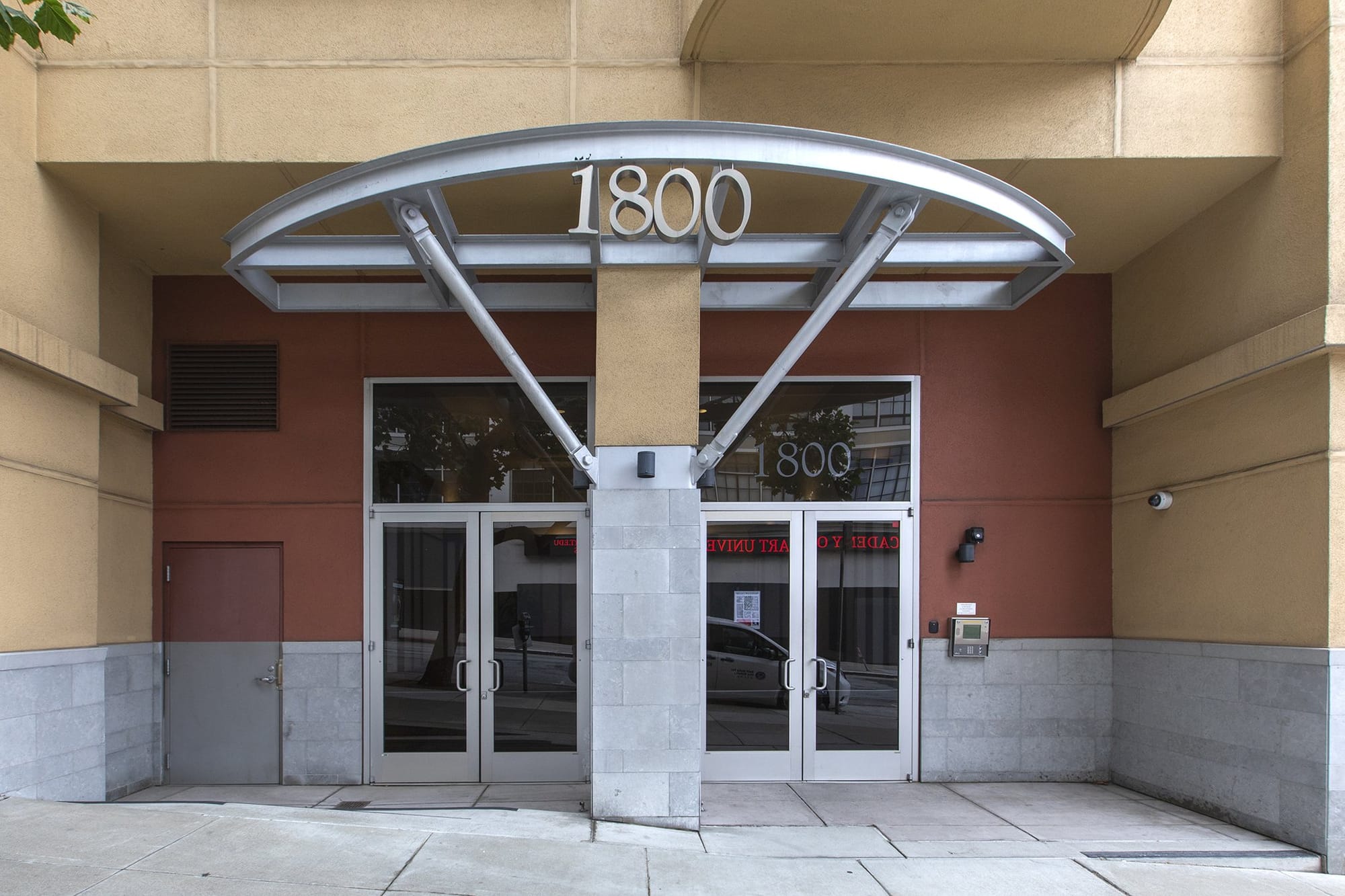 The entrance at 1800 Washington Street