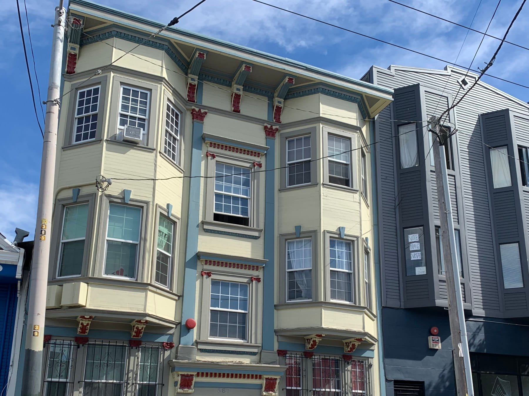 Bay windows on Mission District Victorian flats