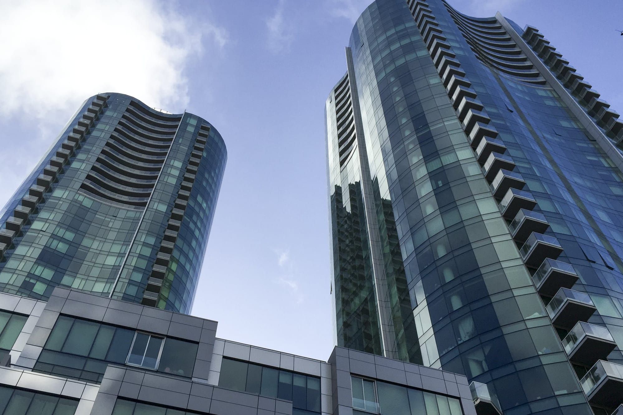 The Infinity’s two curved glass towers at 301 Main and 338 Spear streets