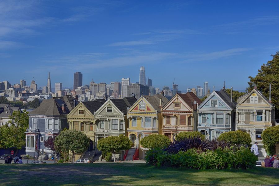 The Painted Ladies on Alamo Square with the downtown skyline