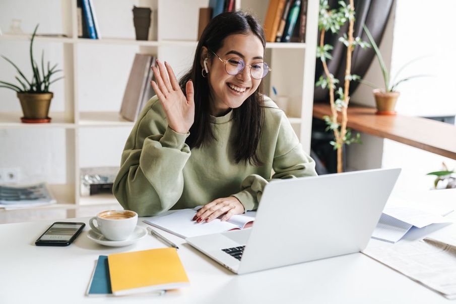 How to maintain good communication with your boss while working remotely