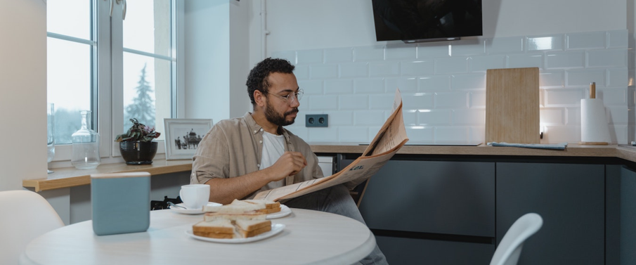 5 top tips on how to establish a healthy relationship with the news and protect your mental health