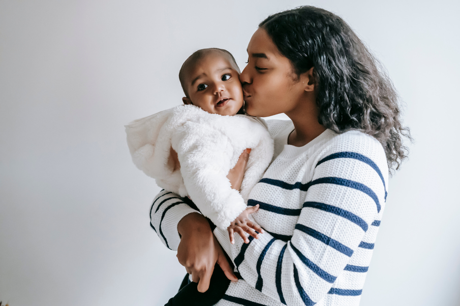 Early bonding partially offsets impact of postnatal depression, new study finds