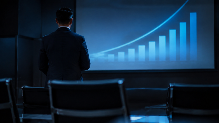 Profesional financiero expone un gráfico ante una junta directiva usando data storytelling con IA