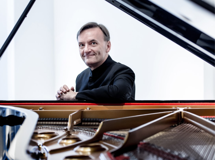 Sir Stephen Hough to lead the Leeds Piano Competition