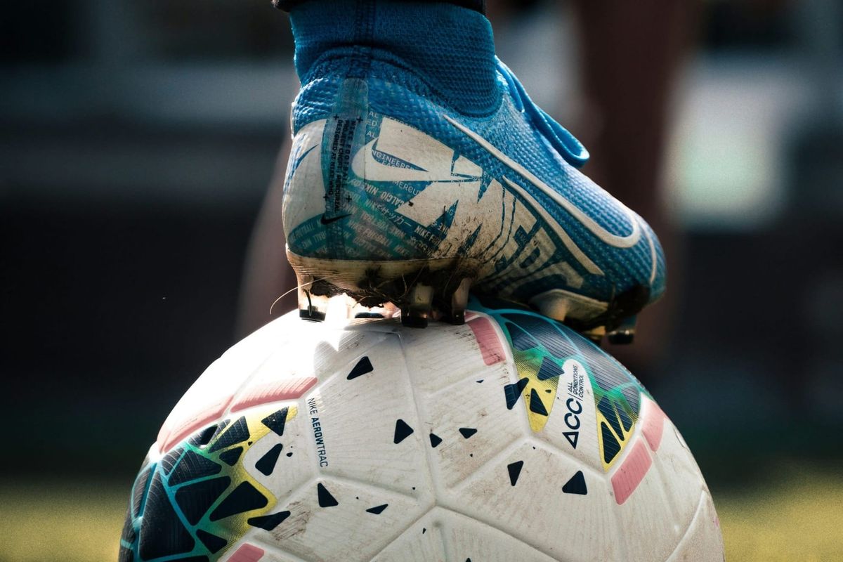 Strange Tourist #107: World Cup, David Hockney, Contemporary Circus Post feature image