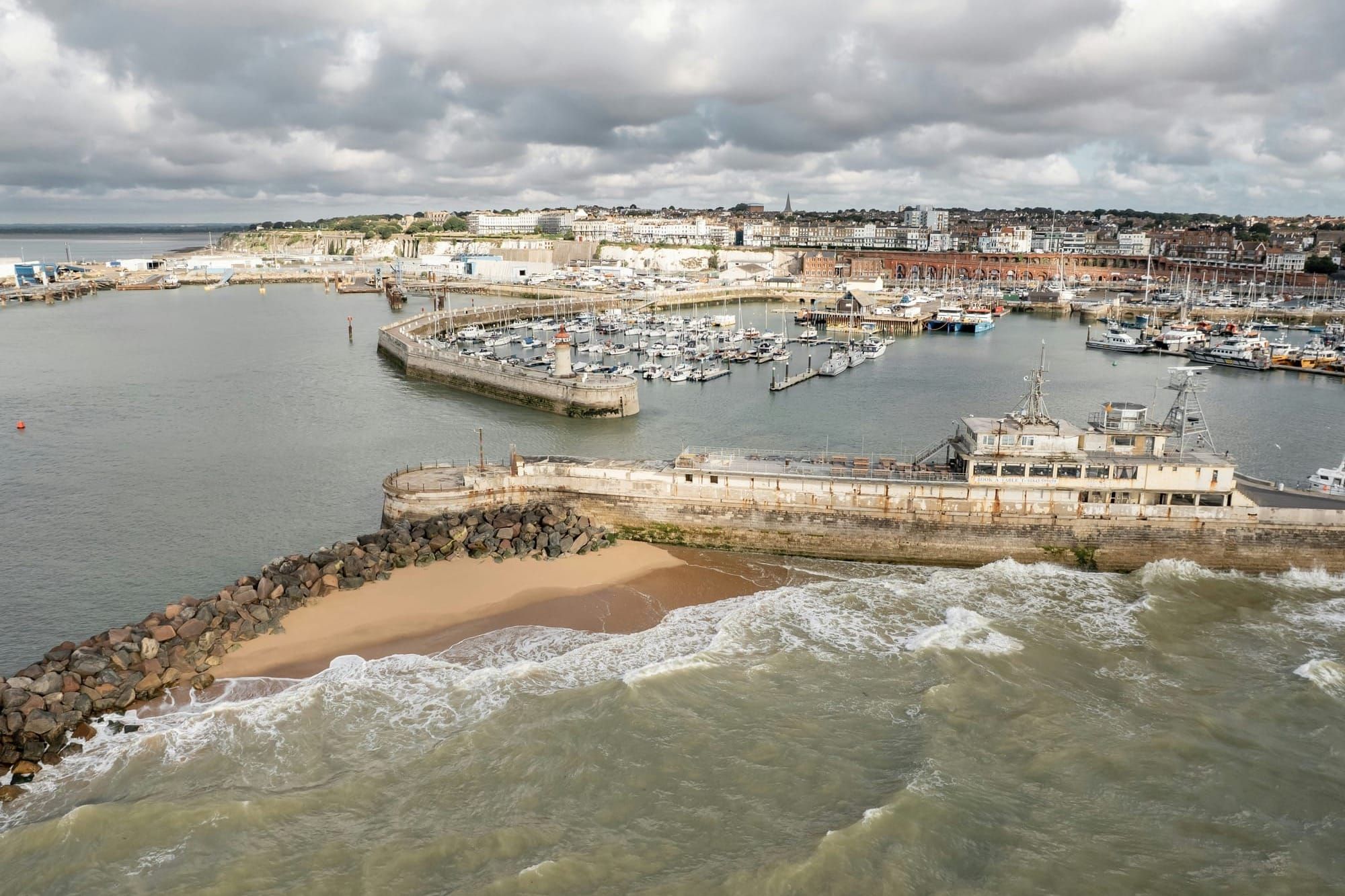 News Blast: Thanet awards, designer clothes, fiction, new bars and more Post image