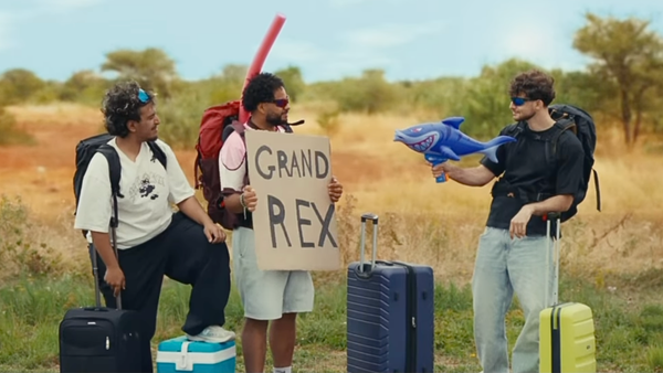 CREATORS : Nico_là entreprend un raid de 7000 km entre Dakar et Paris pour promouvoir son documentaire « Papa où t'es ? »