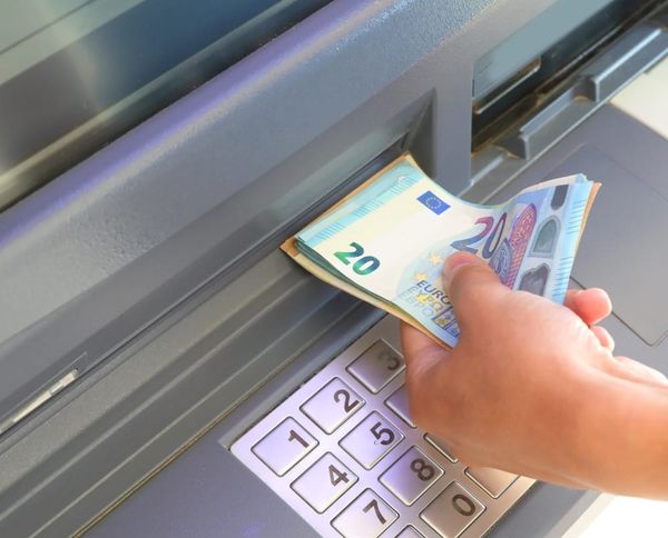 transfer euro la bancomat din Germania în România