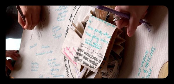 El ritual sagrado del más acá: Rituales especulativos para habitar el intermedio