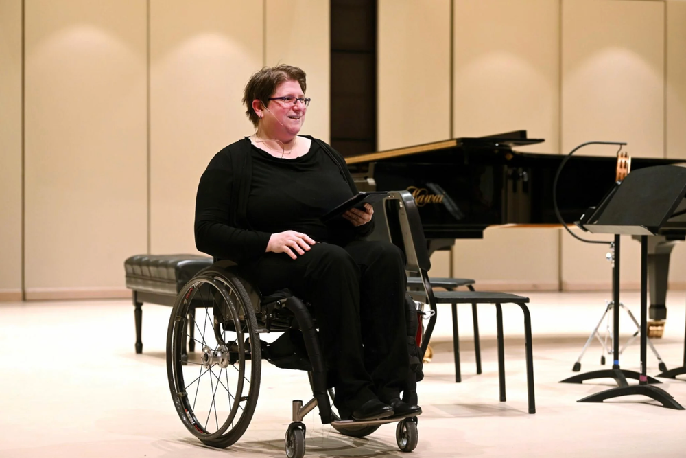 Photo of Diane Kolin at a concert.