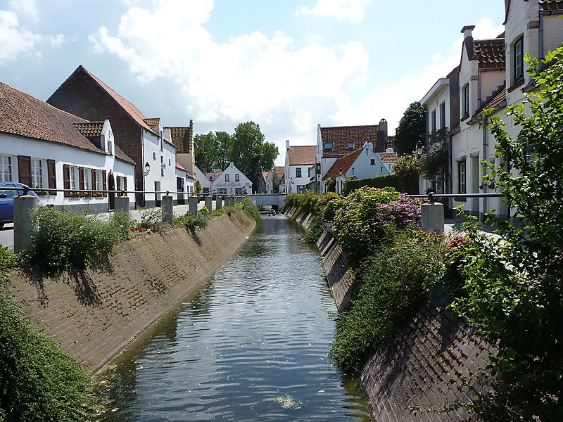Na treinstation, nu ook volledig dorp Lissewege te koop