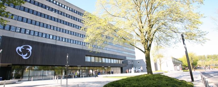 Wat is er aan de hand in het AZ Sint-Jan? Honderden mensen ziek