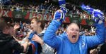 Nieuw dieptepunt: Club-hooligans vallen Clement aan met kaartje met 'veel succes' opgeschreven