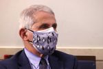 Dragen we binnenkort allemaal twee maskers? Of drie? Of vier? En is dat ook veiliger?