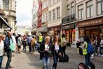 Man die zonder stoppen door Breydelstraatje fietst krijgt standbeeld