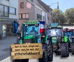 Boze boeren blokkeren klein buurtwinkeltje op Sint-Kruis
